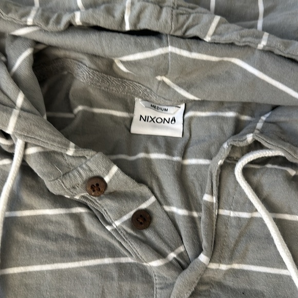 Nixon Men’s Hooded Long Sleeve, Size M - Picture 2 of 3